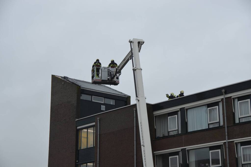 Dakleer waait los van liftschacht