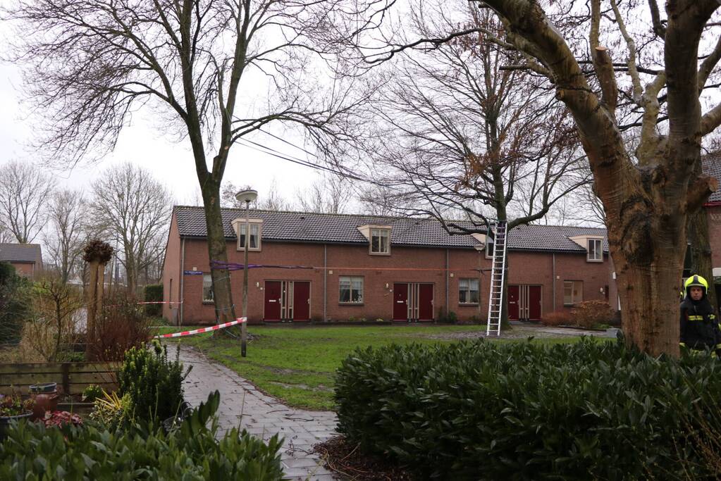 Woningen ontruimd nadat bomen dreigen om te waaien