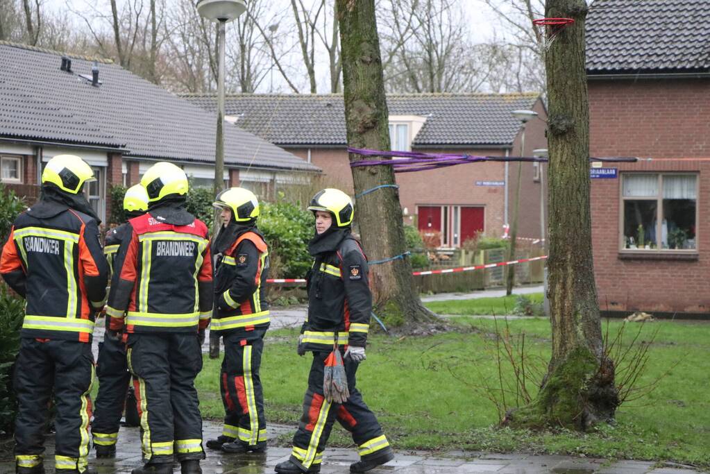 Woningen ontruimd nadat bomen dreigen om te waaien