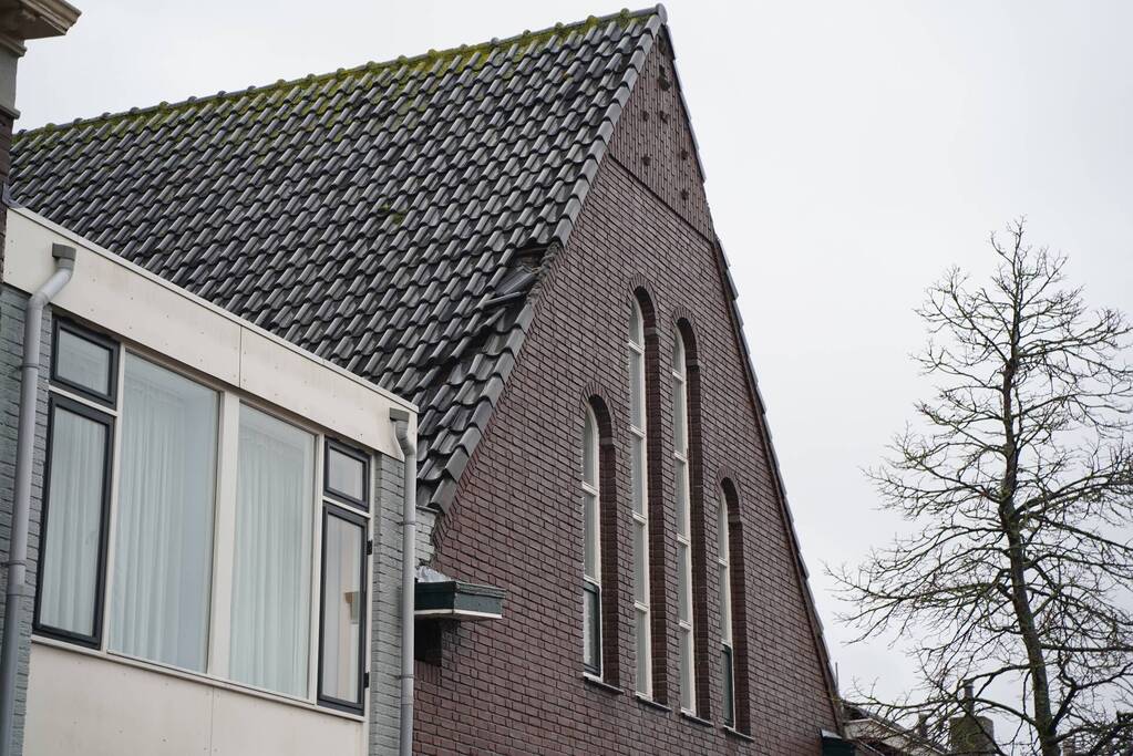 Brandweer ingezet voor stormschade aan kerk