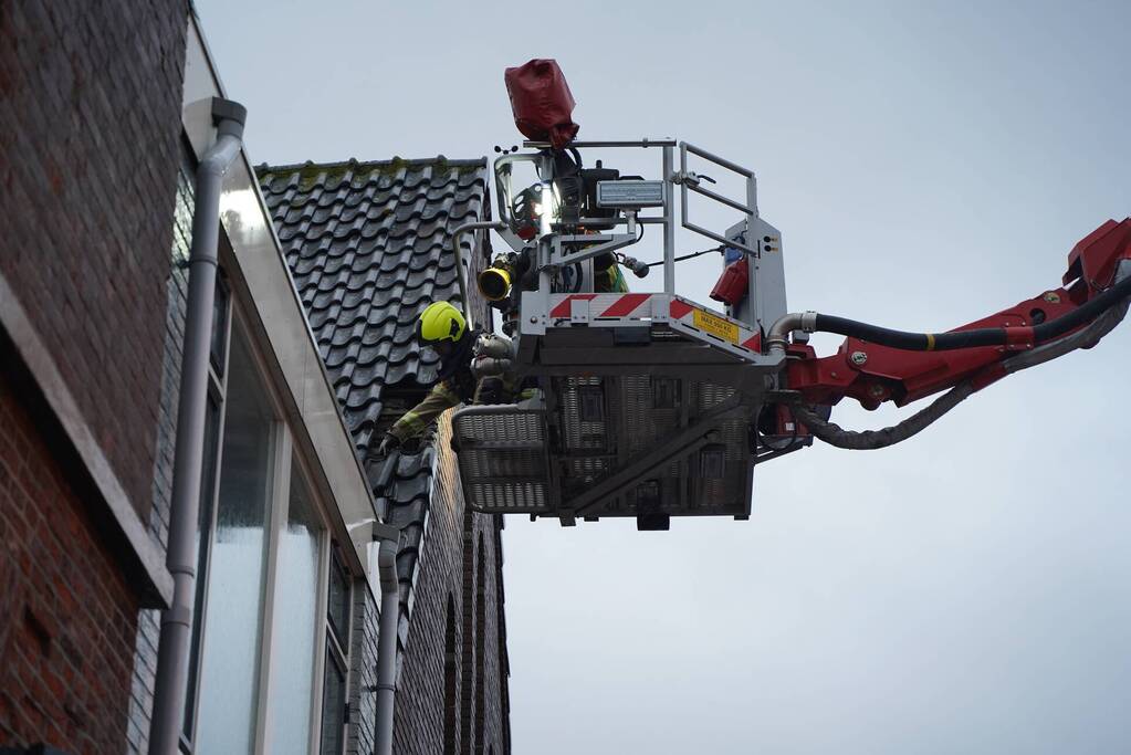 Brandweer ingezet voor stormschade aan kerk