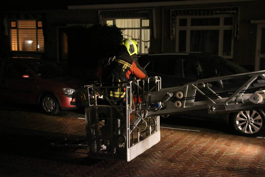 Dakbedekking van dakkapel waait los