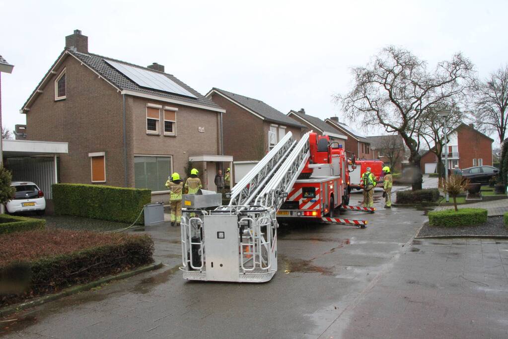 Brand in schoorsteen van woning