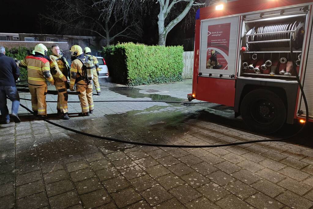 Rookontwikkeling vanwege brand in personenauto