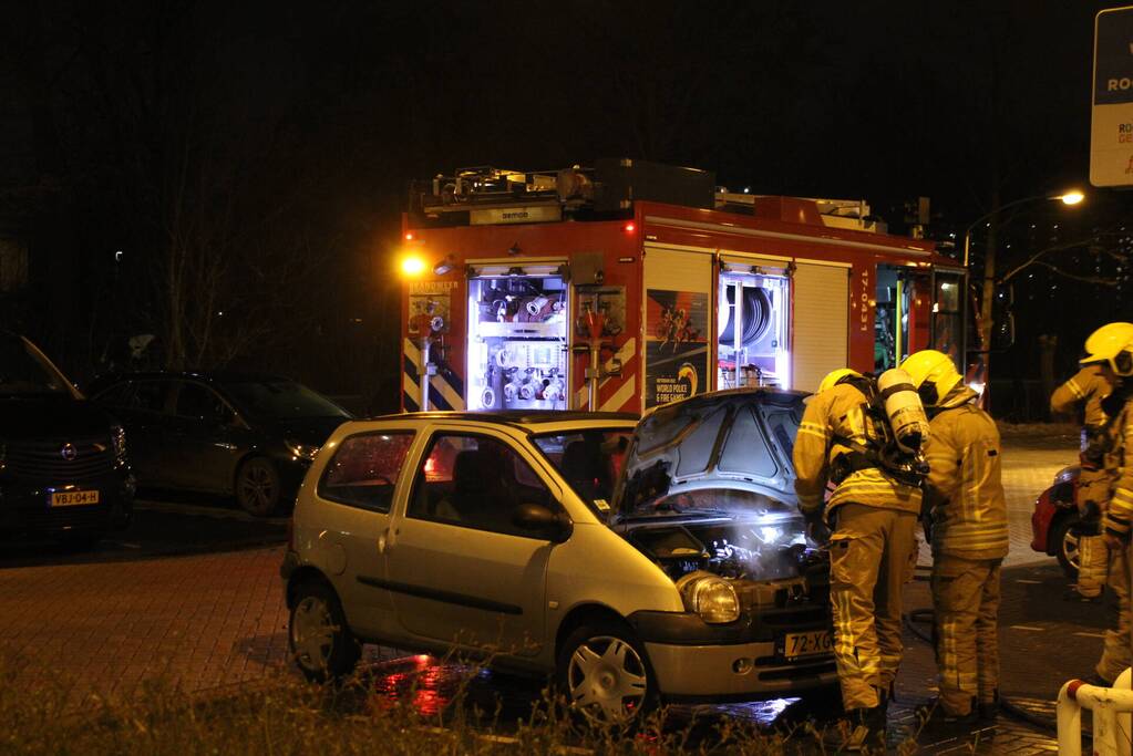 Brandweer verricht controle na brand in voertuig
