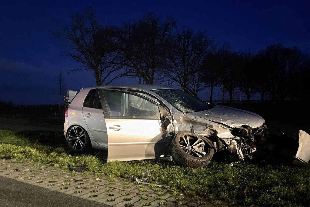 Automobiliste gewond bij botsing met bestelbus