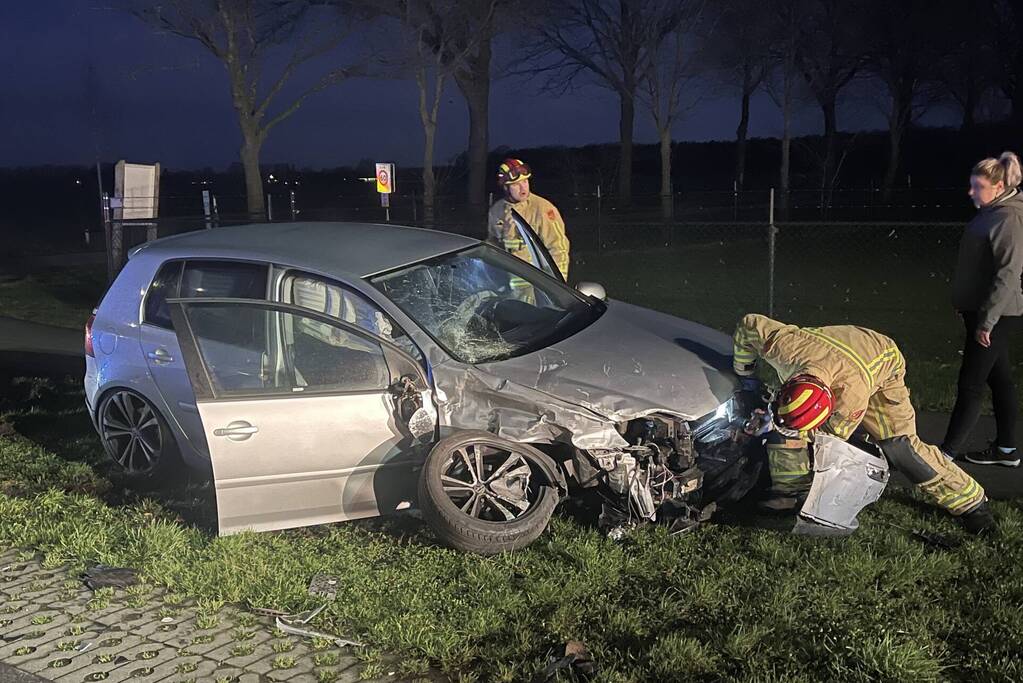 Automobiliste gewond bij botsing met bestelbus