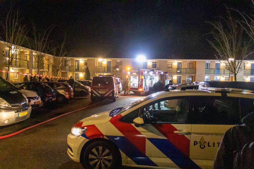 Bewoner ademt rook in bij woningbrand