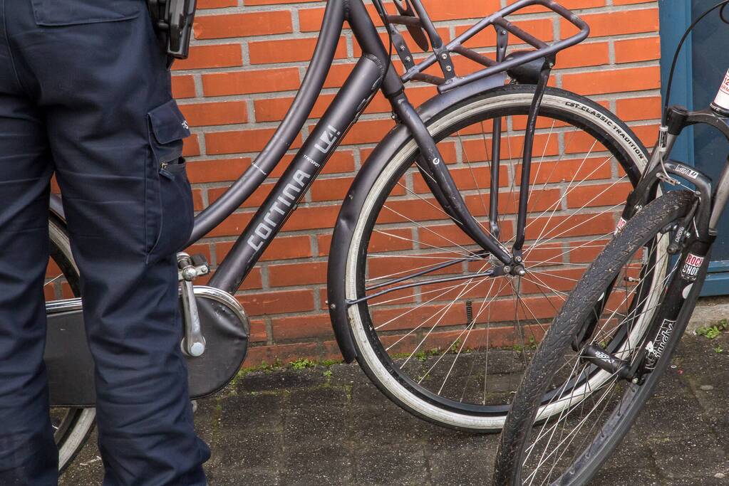 Fietser gewond bij aanrijding met bestelbus