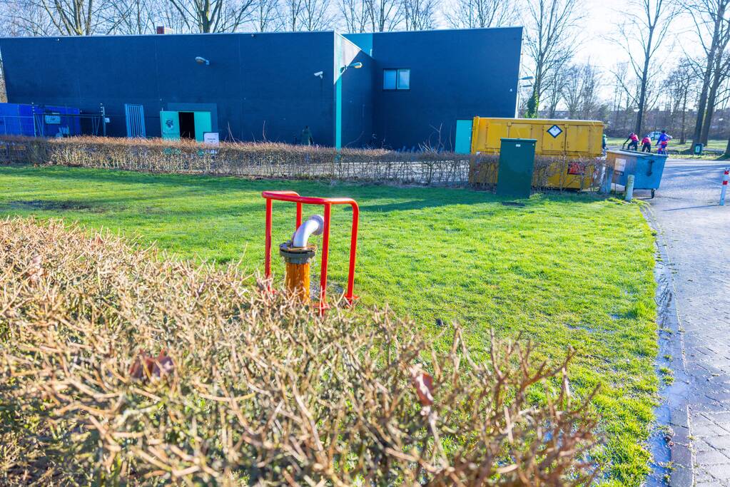 Velden Sportcomplex Buiningpark onder water door lekkende brandkraan