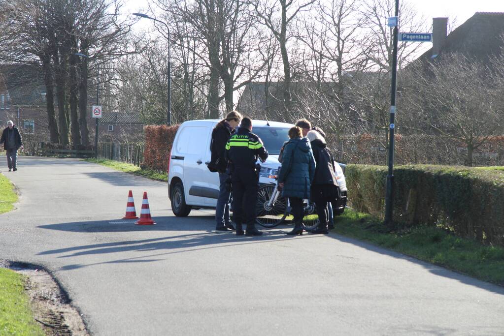 Fietser aangereden door bestelbus