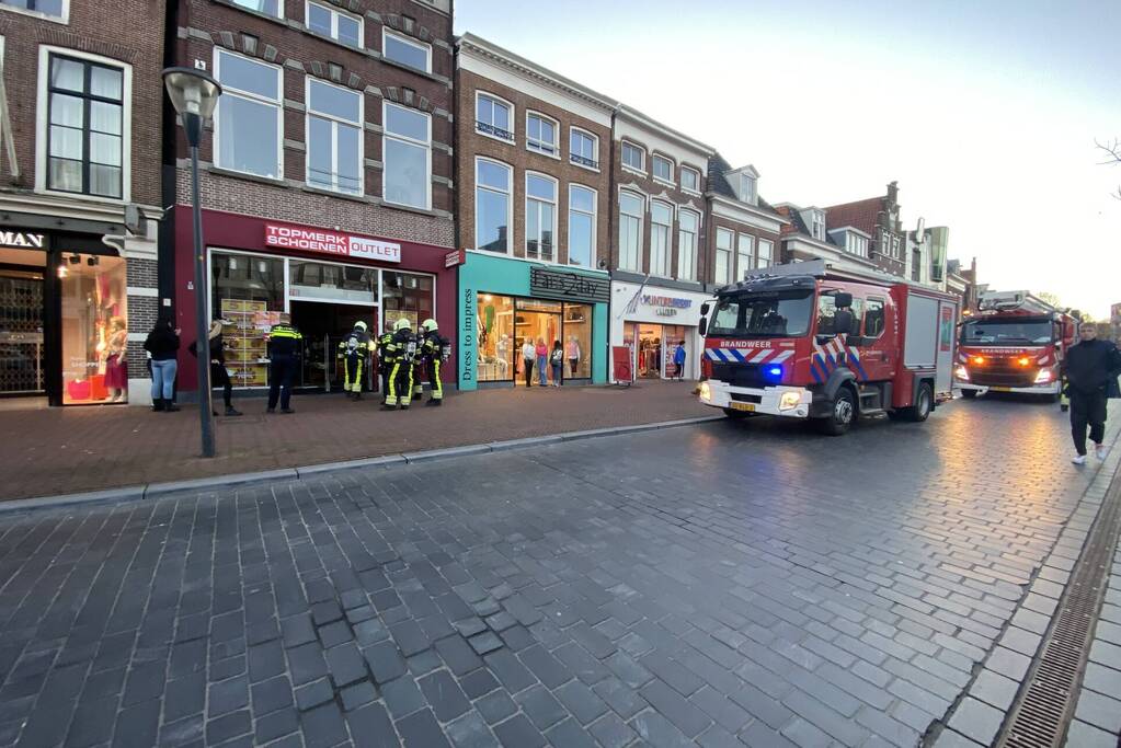 Brandweer controleert winkel na brandmelding