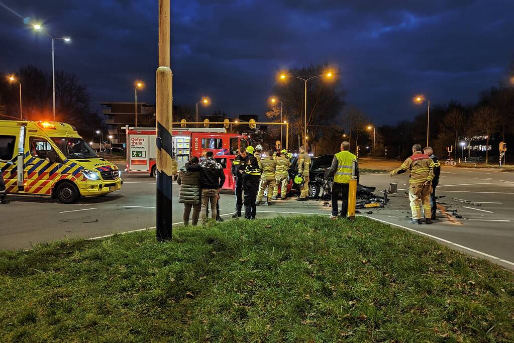 Veel schade bij ongeval op kruising