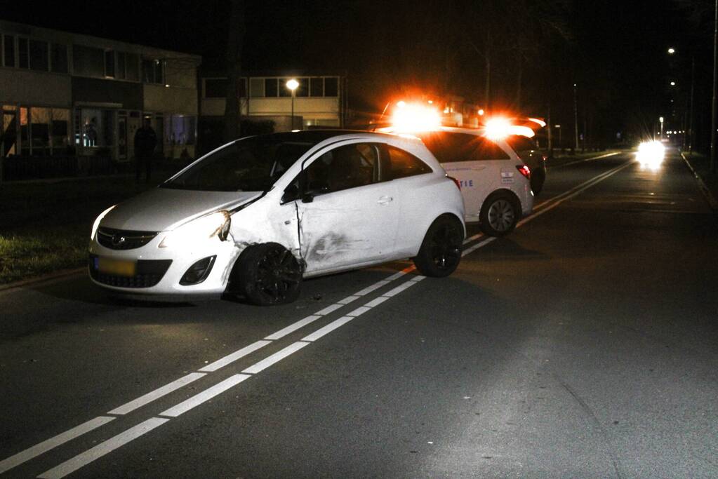 Schade na ongeval tussen twee auto's