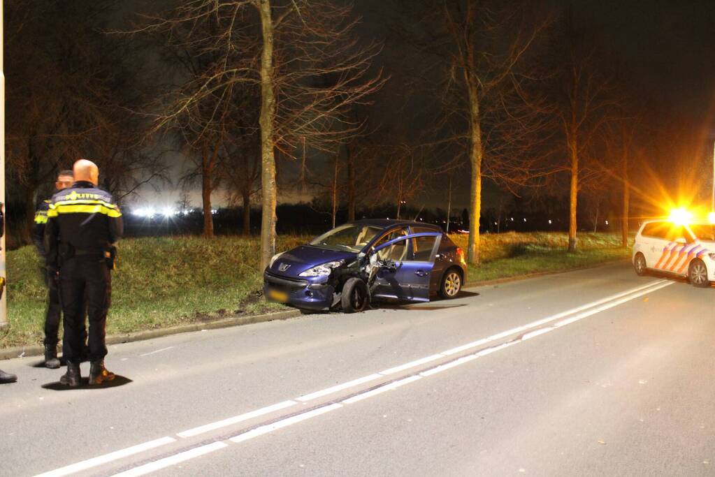 Schade na ongeval tussen twee auto's