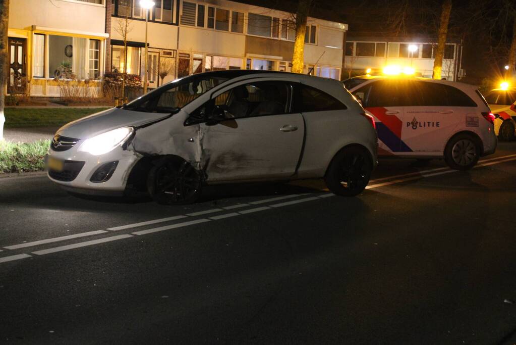 Schade na ongeval tussen twee auto's