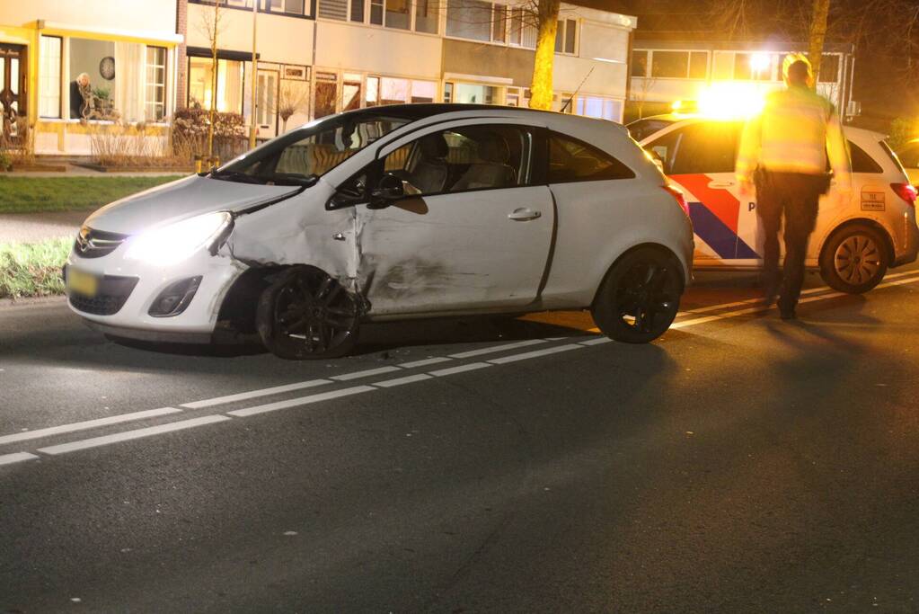 Schade na ongeval tussen twee auto's