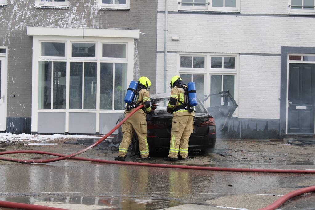 Woning beschadigd door autobrand