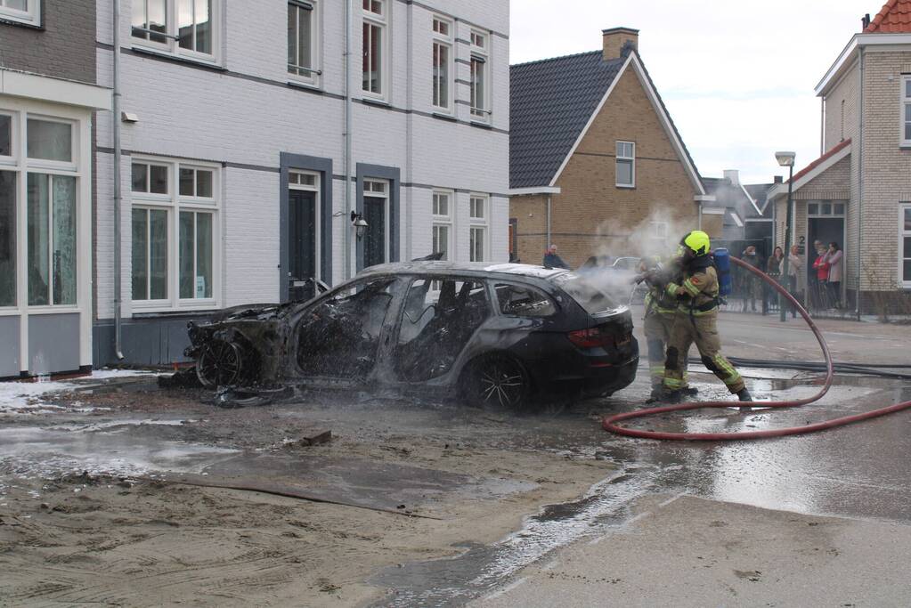 Woning beschadigd door autobrand
