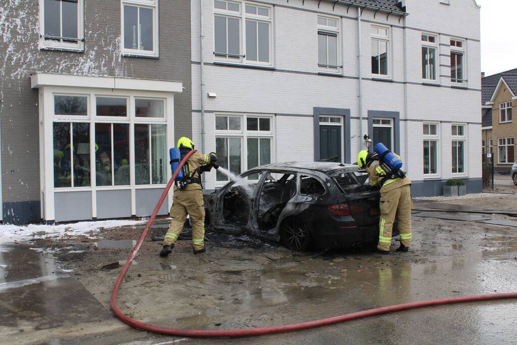 Woning beschadigd door autobrand