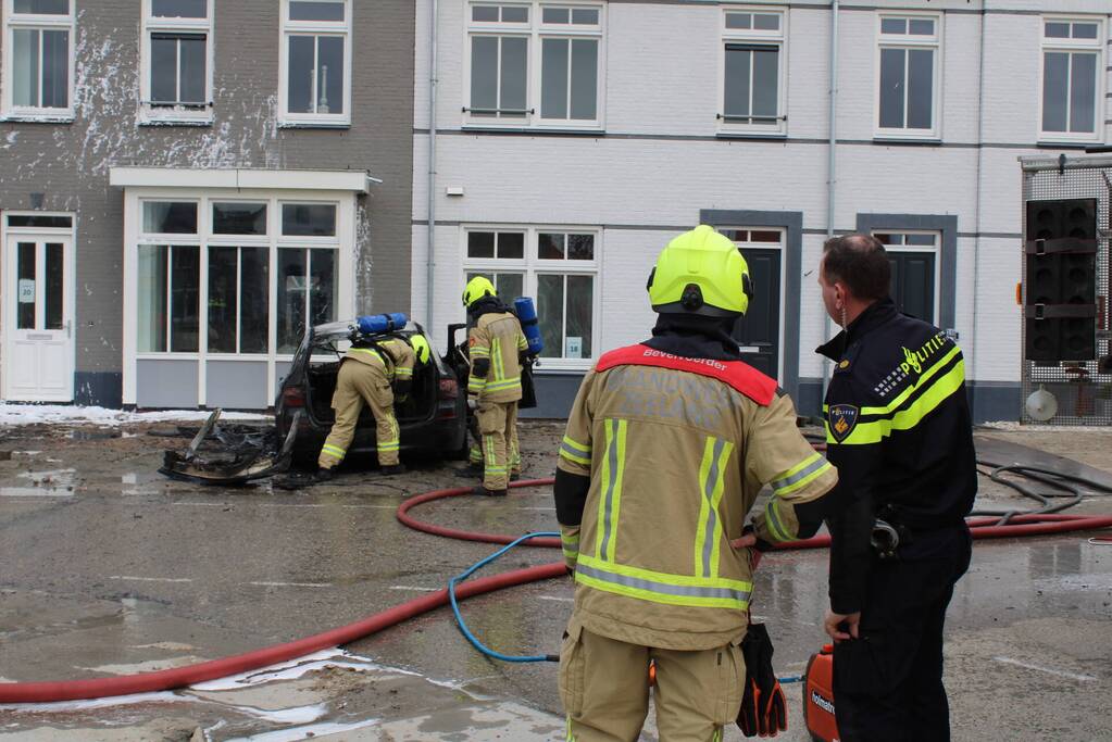 Woning beschadigd door autobrand