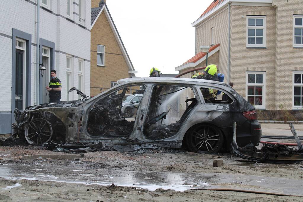 Woning beschadigd door autobrand