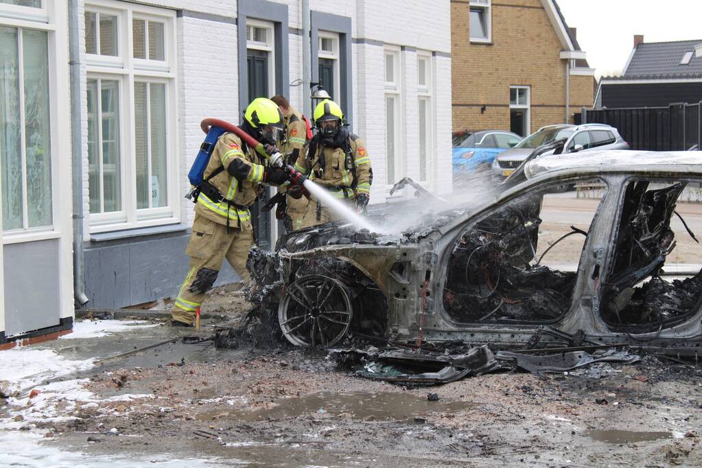 Woning beschadigd door autobrand