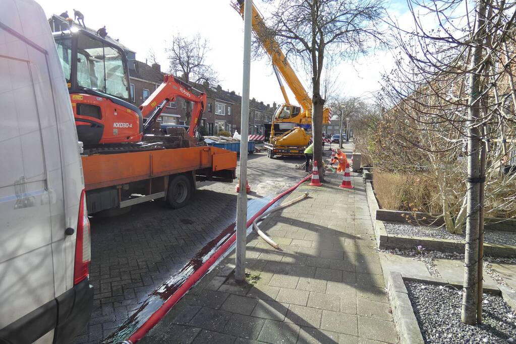 Kraan zorgt voor waterleidingbreuk