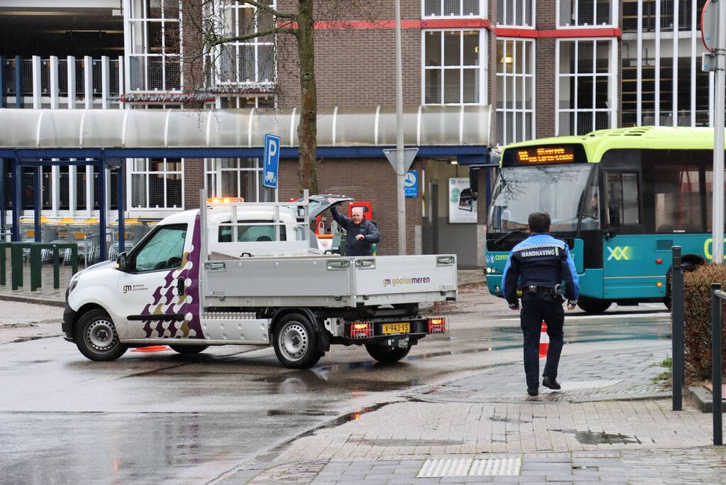 Spoedkap bij boom, busverkeer tijdelijk gestremd
