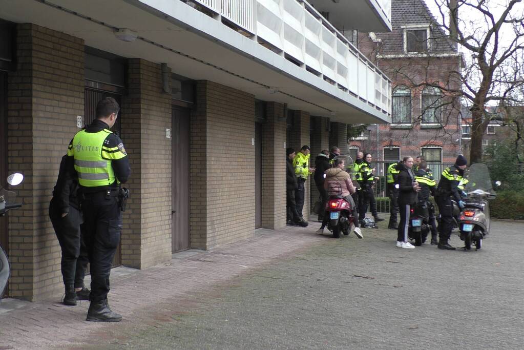 Politie houdt voertuigencontrole op pakeerplaats