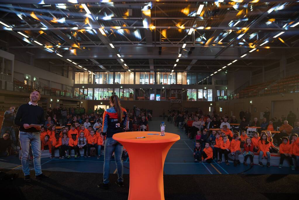 Skeletonster Kimberley Bos gehuldigd door burgemeester