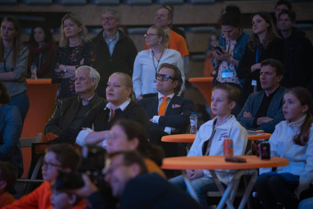 Skeletonster Kimberley Bos gehuldigd door burgemeester