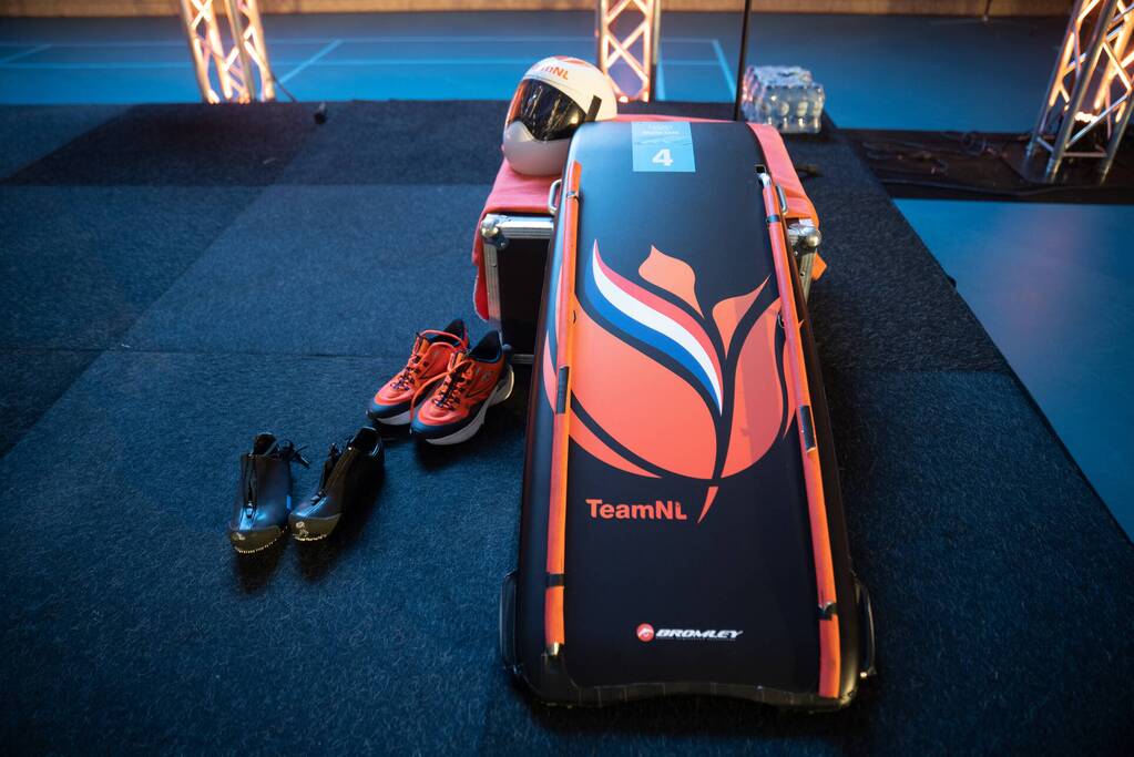 Skeletonster Kimberley Bos gehuldigd door burgemeester