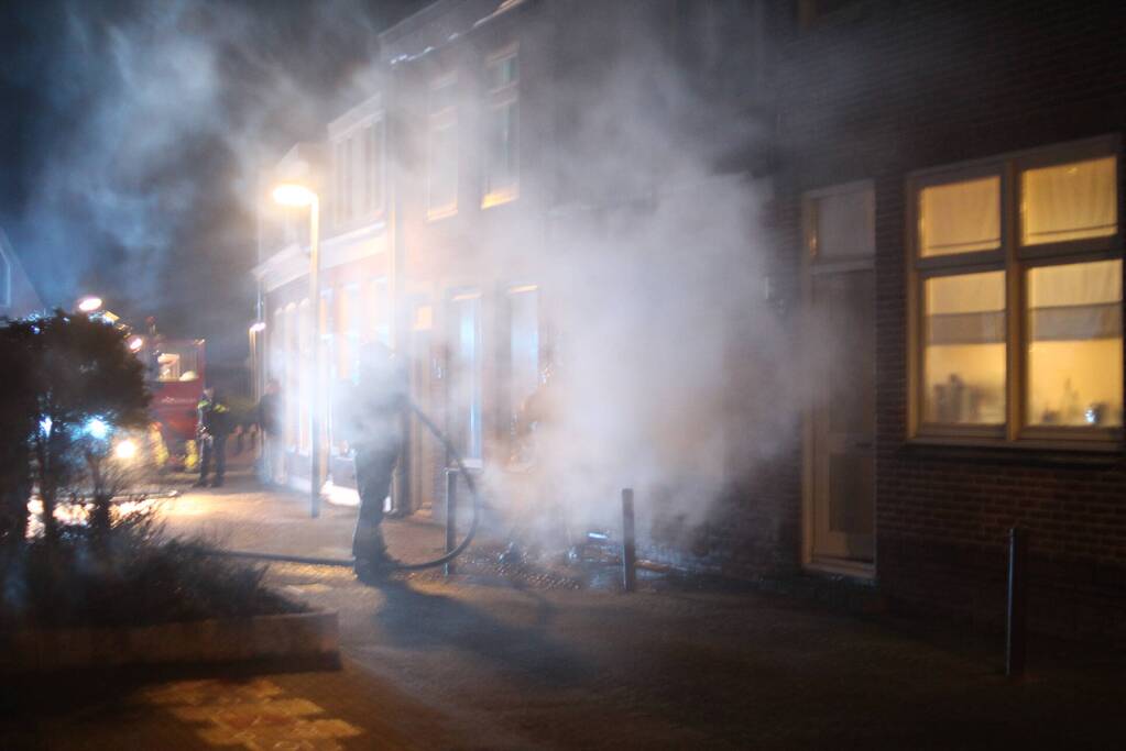 Veel rook bij brand in woning