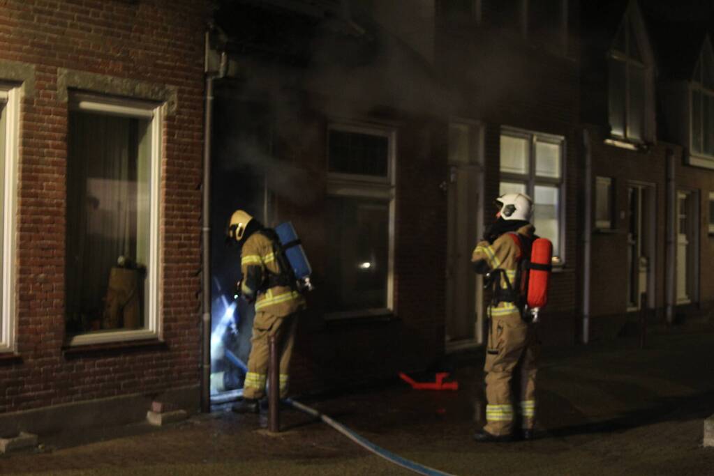 Veel rook bij brand in woning