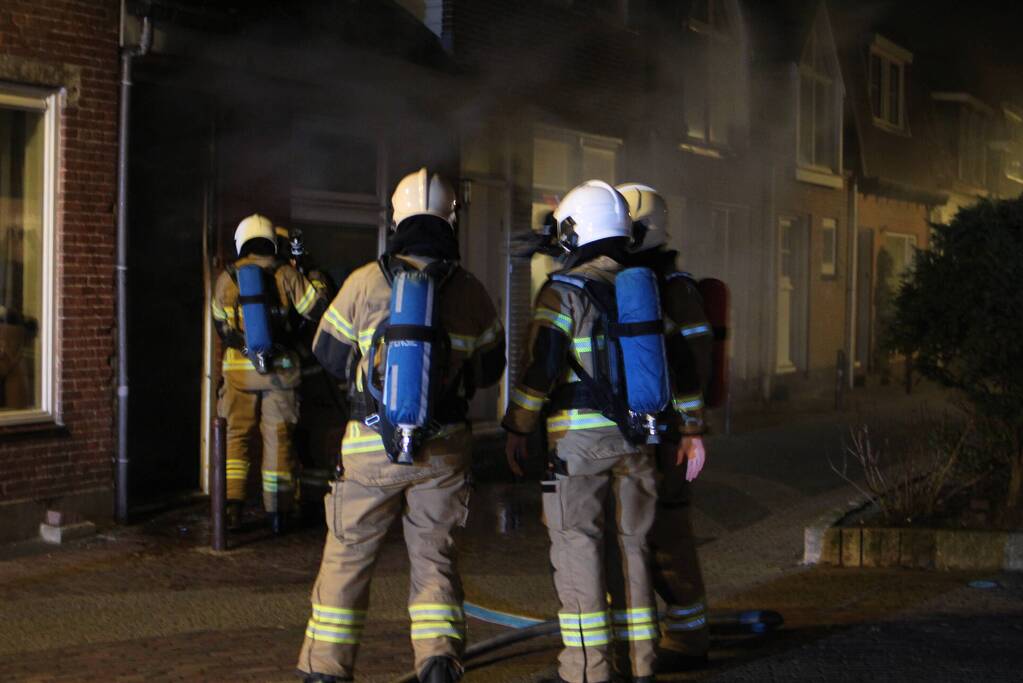 Veel rook bij brand in woning