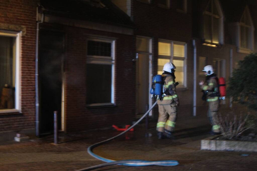 Veel rook bij brand in woning