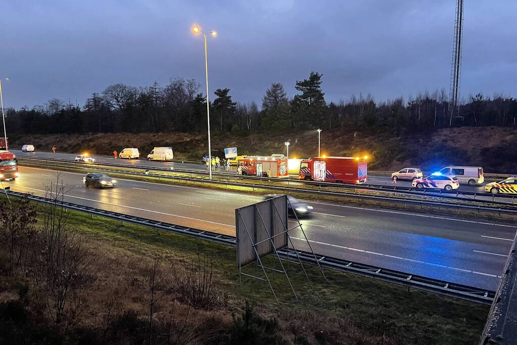 Snelweg afgesloten door ernstig verkeersongeval