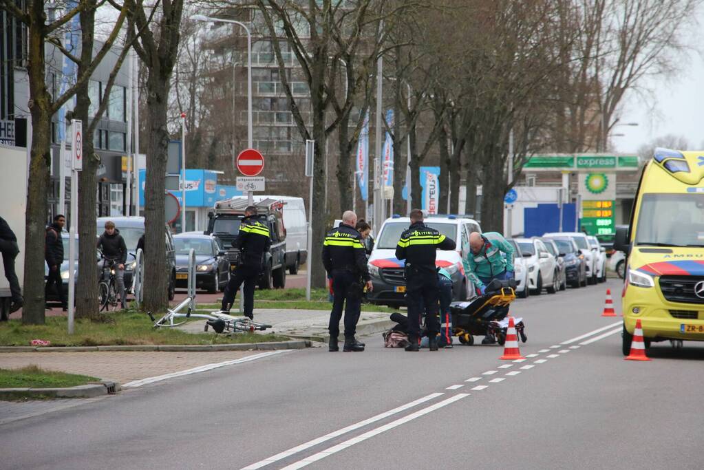 Automobilist schept overstekende fietser