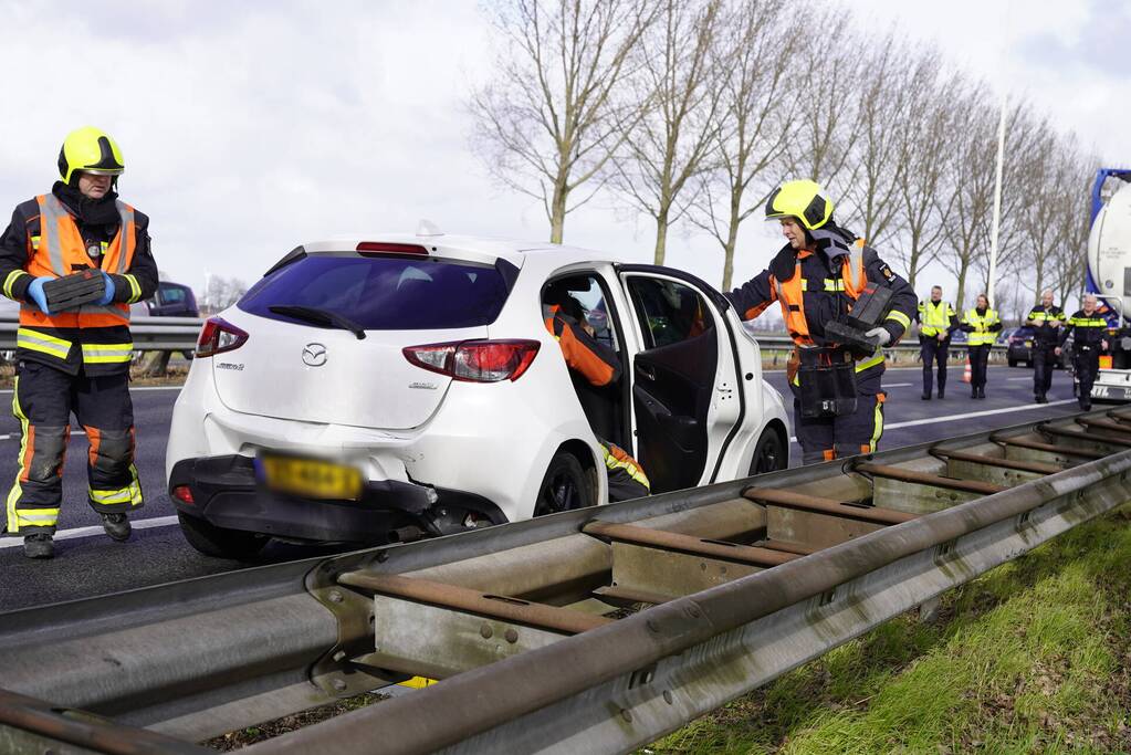 Vijf auto's en een vrachtwagen betrokken bij botsing