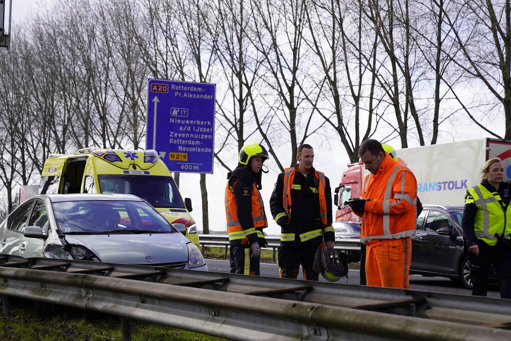Vijf auto's en een vrachtwagen betrokken bij botsing