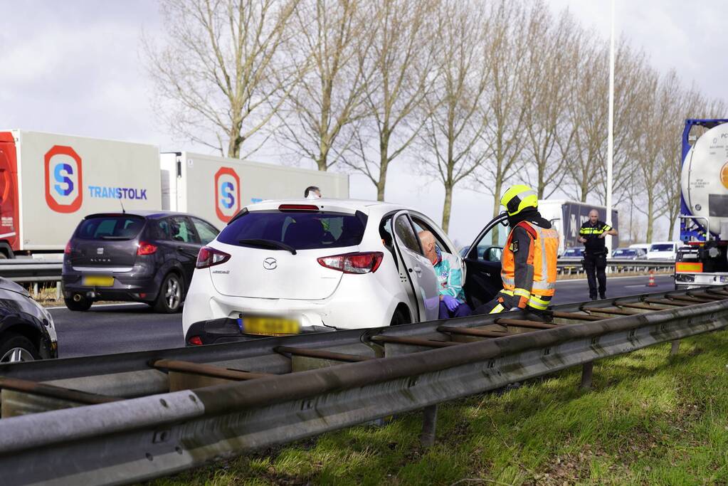 Vijf auto's en een vrachtwagen betrokken bij botsing