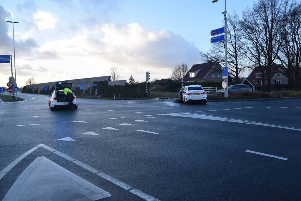 Enorme ravage na botsing met aanhangwagen