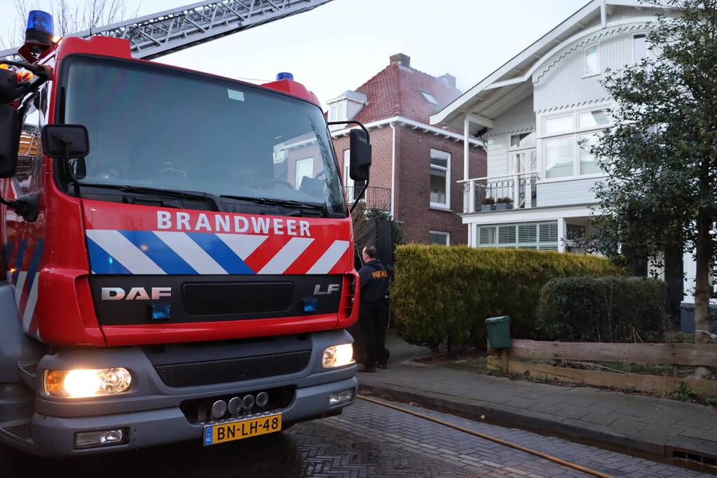 Veel rook bij brand op zolder