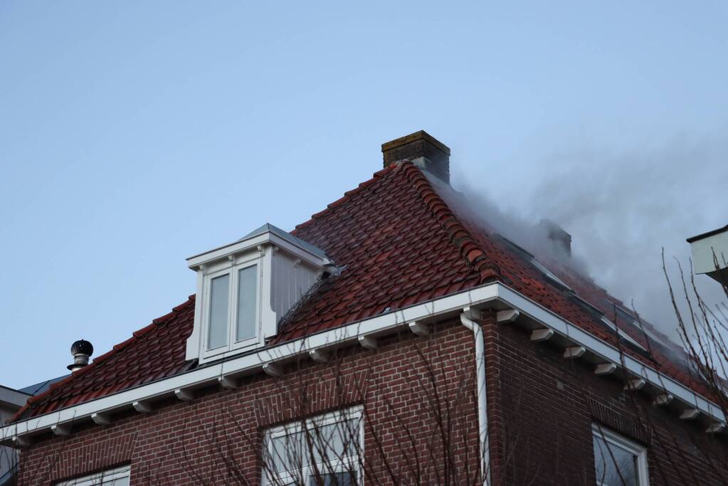 Veel rook bij brand op zolder
