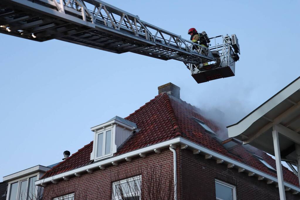 Veel rook bij brand op zolder