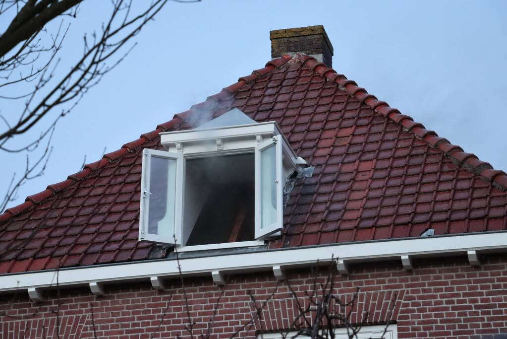 Veel rook bij brand op zolder