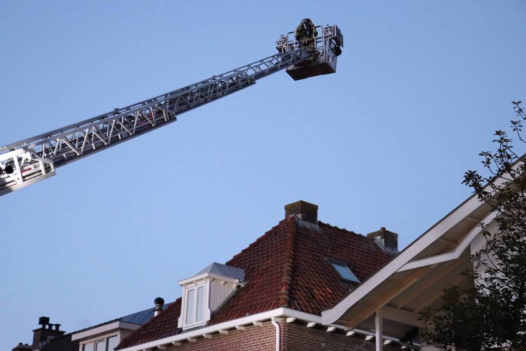 Veel rook bij brand op zolder