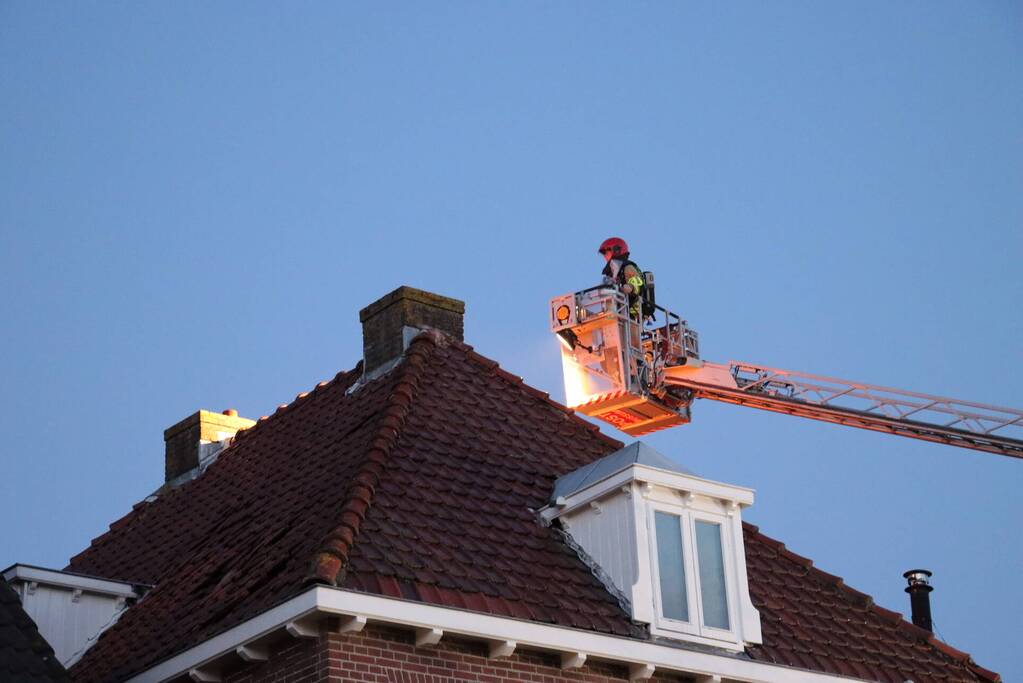 Veel rook bij brand op zolder