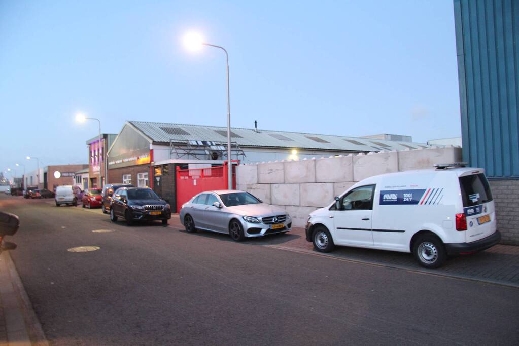 Hulpdiensten rukken uit voor brand in bedrijf